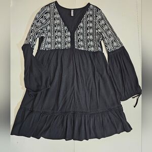XHILARATION BOHO DRESS BLACK W/ WHITE EMBROIDERY LINED V-NECK LONG SLEEVE Medium